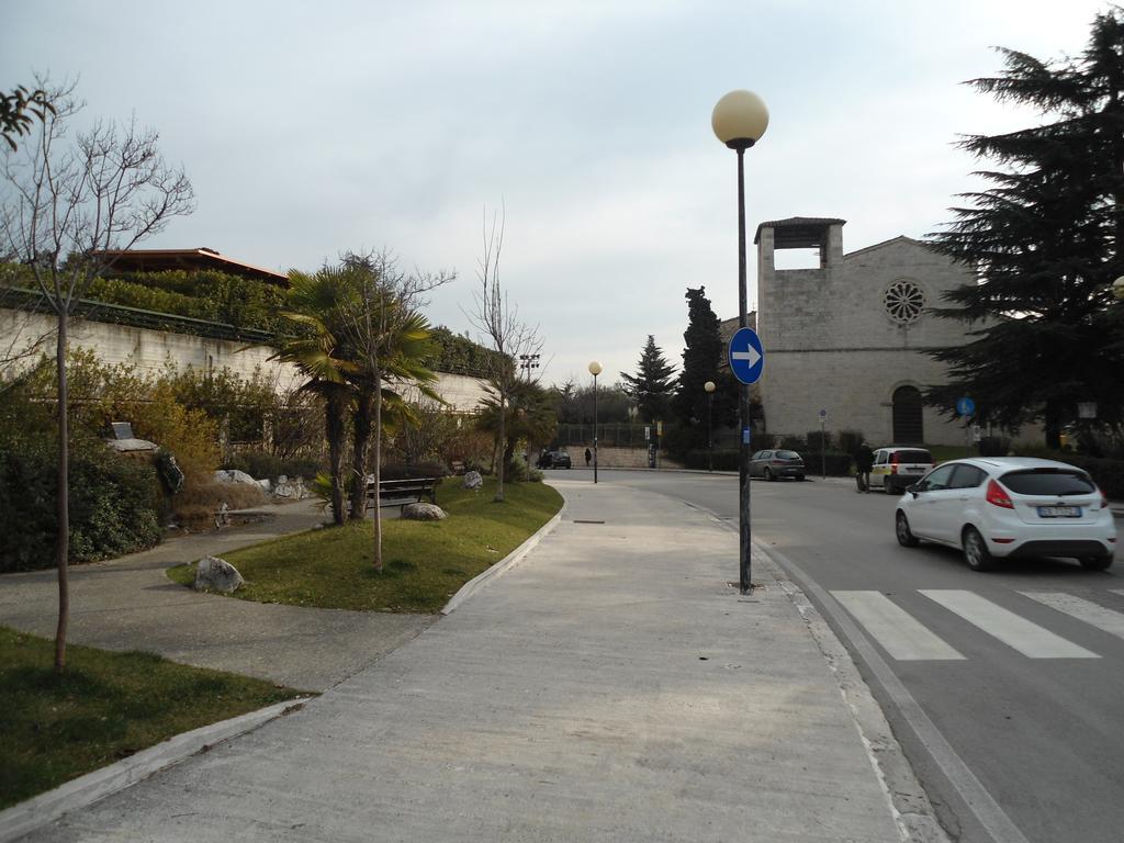 B&B Rosaspina Ascoli Piceno Bagian luar foto